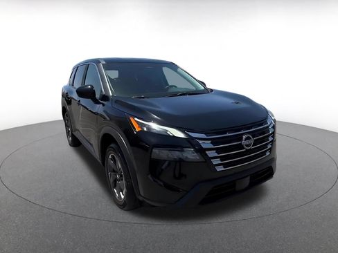Used 2025 Nissan Rogue SV FWD image 3