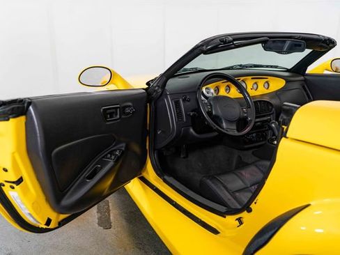 Used 2002 Chrysler Prowler image 14