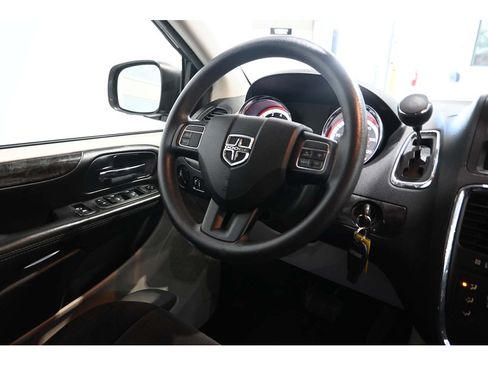 Used 2014 Dodge Grand Caravan SXT FWD image 25
