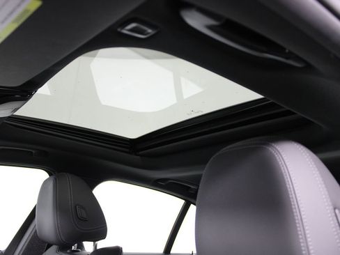 Used 2023 BMW 330i Sedan w/ M Sport Package image 10