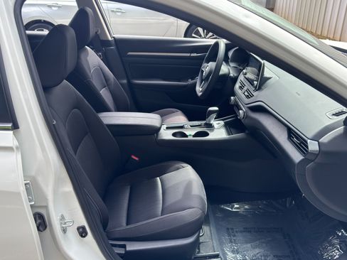 Used 2022 Nissan Altima 2.5 SV FWD image 14