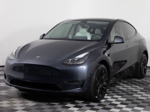 Used 2024 Tesla Model Y Long Range AWD/4WD image 2