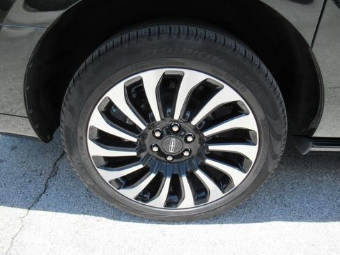 Used 2023 Lincoln Navigator L Black Label AWD/4WD image 9