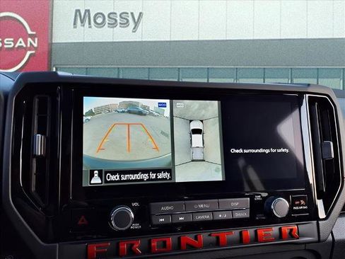 Certified 2025 Nissan Frontier PRO-4X w/ Pro Convenience Package image 11