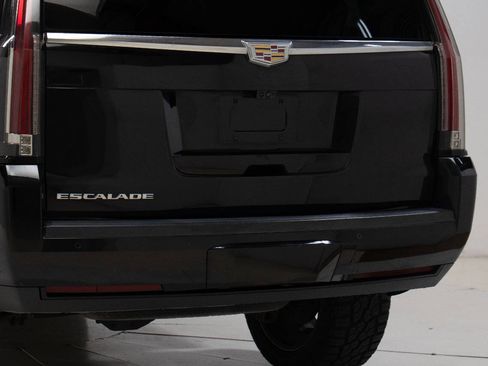 Used 2020 Cadillac Escalade Premium Luxury image 14