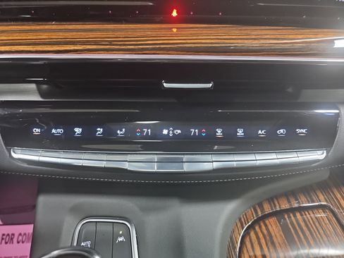 Used 2021 Cadillac Escalade ESV Premium Luxury image 23