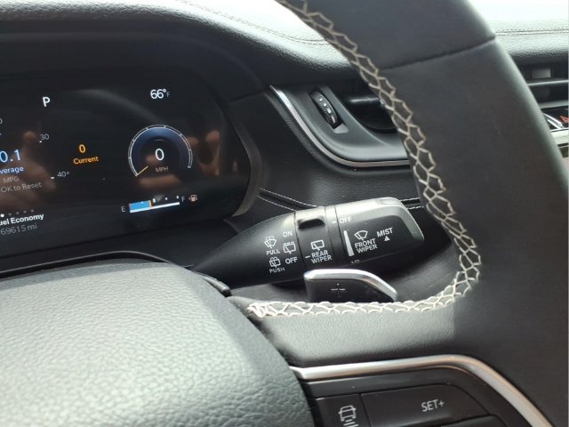 Used 2023 Jeep Grand Cherokee Limited AWD/4WD image 22