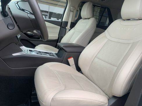 Used 2023 Ford Explorer Platinum w/ Class IV Trailer Tow Package image 13