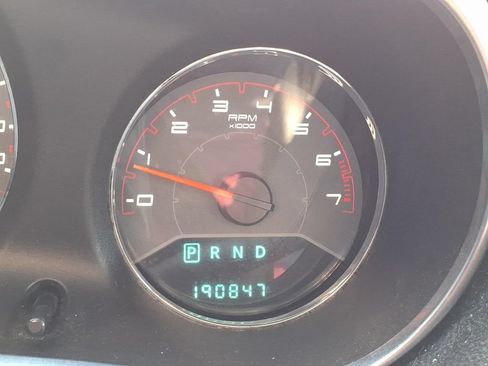 Used 2013 Dodge Avenger SE FWD image 13