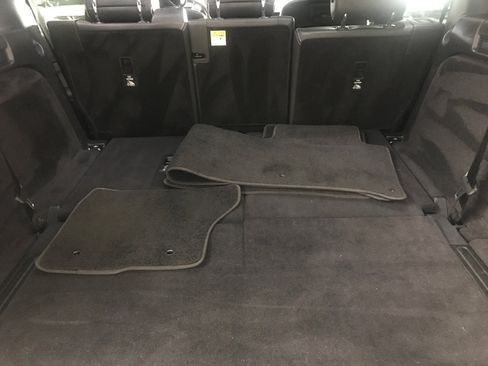 Used 2022 Land Rover Discovery S R-Dynamic image 28