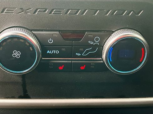 Used 2024 Ford Expedition Limited image 27