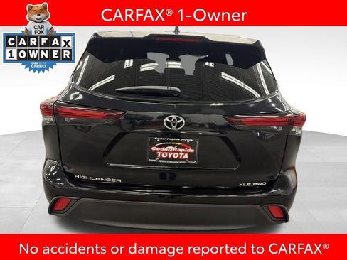 Certified 2024 Toyota Highlander XLE image 5