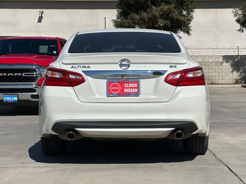 Used 2016 Nissan Altima 2.5 SR w/ LED Appearance Package image 8