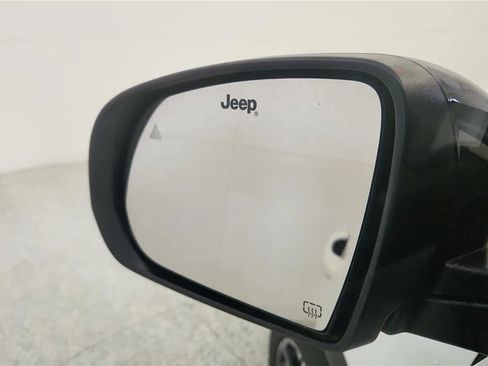 Used 2025 Jeep Compass Limited AWD/4WD image 24