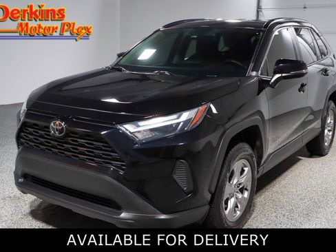 Used 2022 Toyota RAV4 XLE image 1