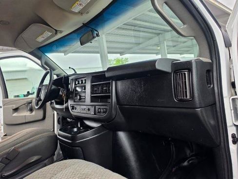 Used 2018 GMC Savana 2500 RWD image 8