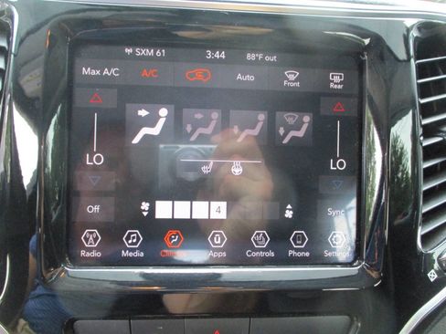 Used 2019 Jeep Cherokee Limited image 15