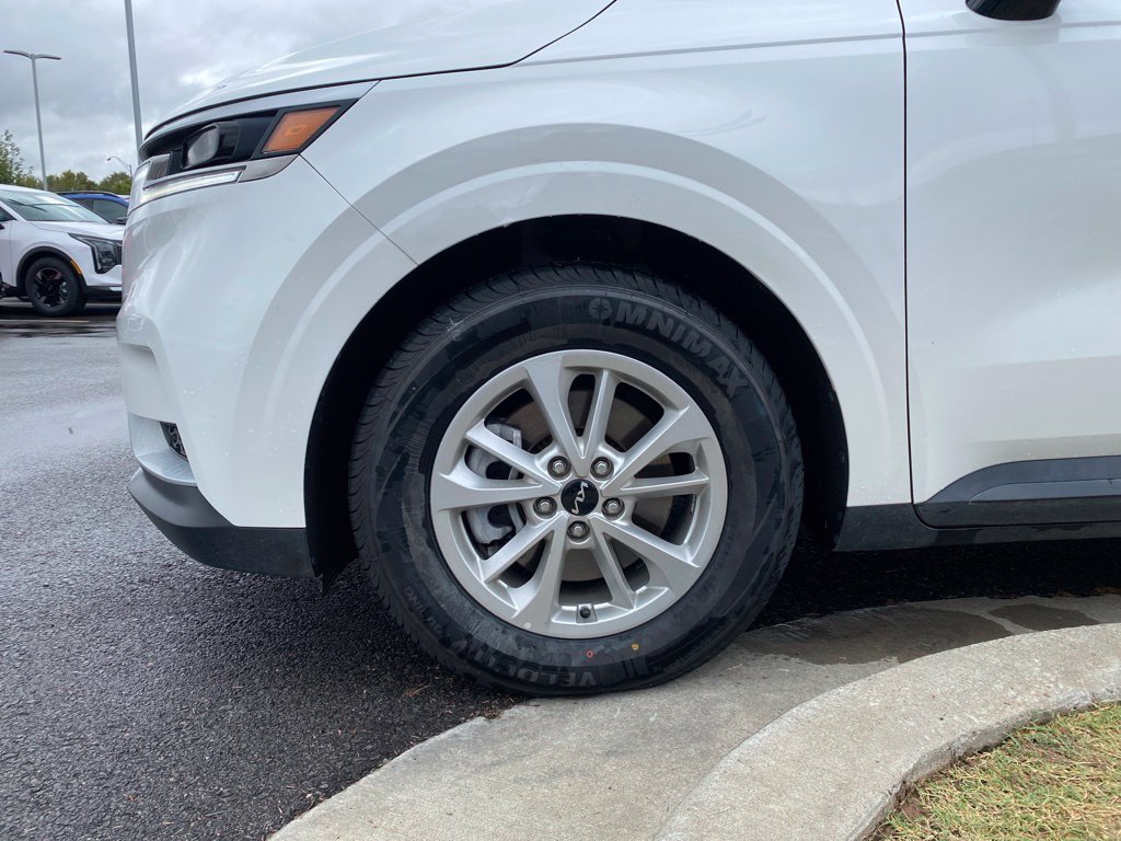 Certified 2024 Kia Carnival LX FWD image 32