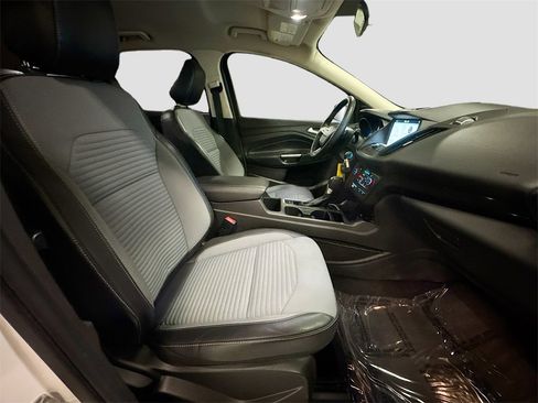 Used 2018 Ford Escape SE w/ SE Sport Appearance Package image 32