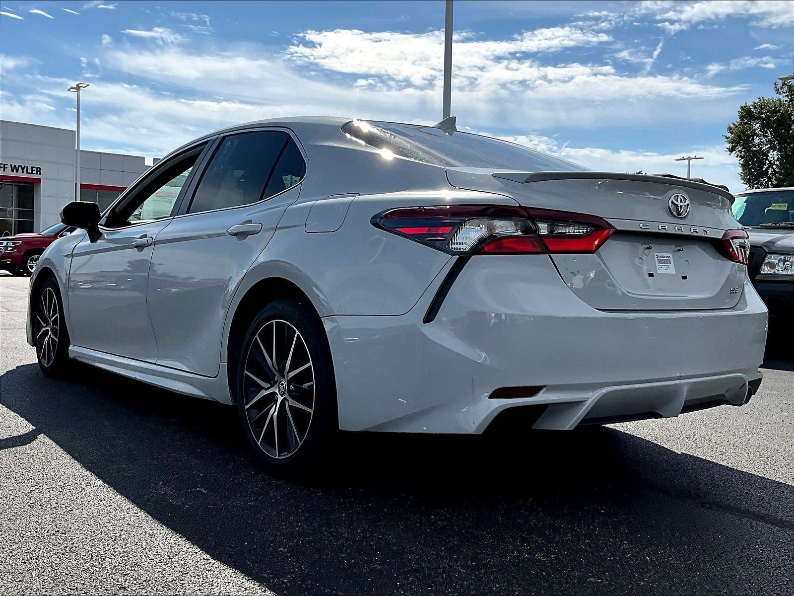 Used 2024 Toyota Camry SE FWD image 4
