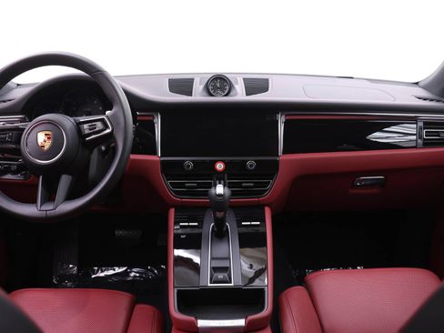 Used 2026 Porsche Macan AWD/4WD image 16