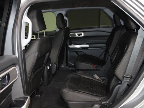 Used 2021 Ford Explorer XLT RWD image 24