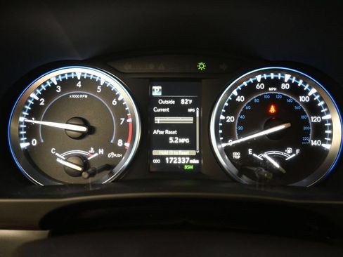 Used 2017 Toyota Highlander XLE AWD/4WD image 12