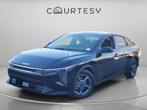Certified 2025 Kia K4 LXS image 1