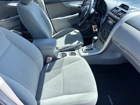 Used 2013 Toyota Corolla LE FWD image 9