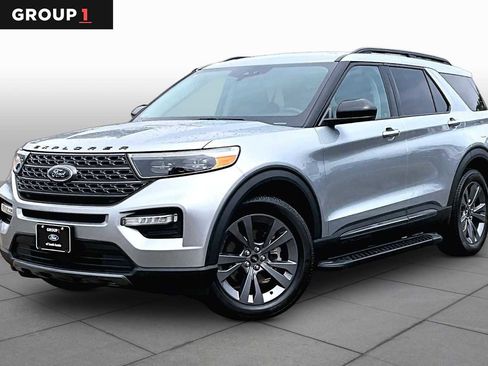 Used 2023 Ford Explorer XLT w/ Equipment Group 202A RWD image 1