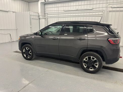Used 2017 Jeep Compass Trailhawk w/ Leather Interior Group AWD/4WD image 10