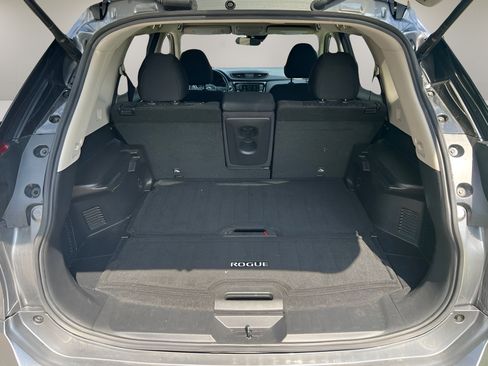 Used 2020 Nissan Rogue SV w/ Premium Package AWD/4WD image 14