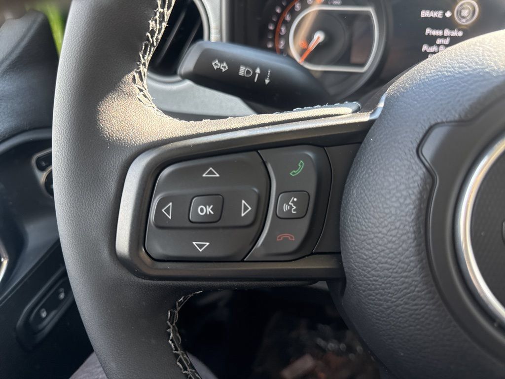 Used 2025 Jeep Gladiator Sport AWD/4WD image 31