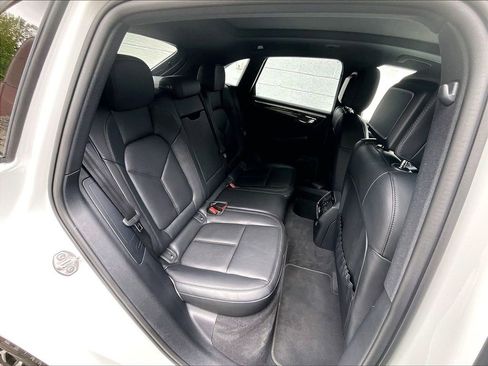 Certified 2025 Porsche Macan AWD/4WD image 21