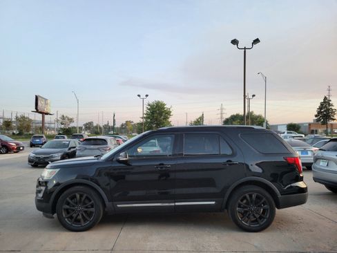Used 2017 Ford Explorer XLT w/ Equipment Group 202A FWD image 5