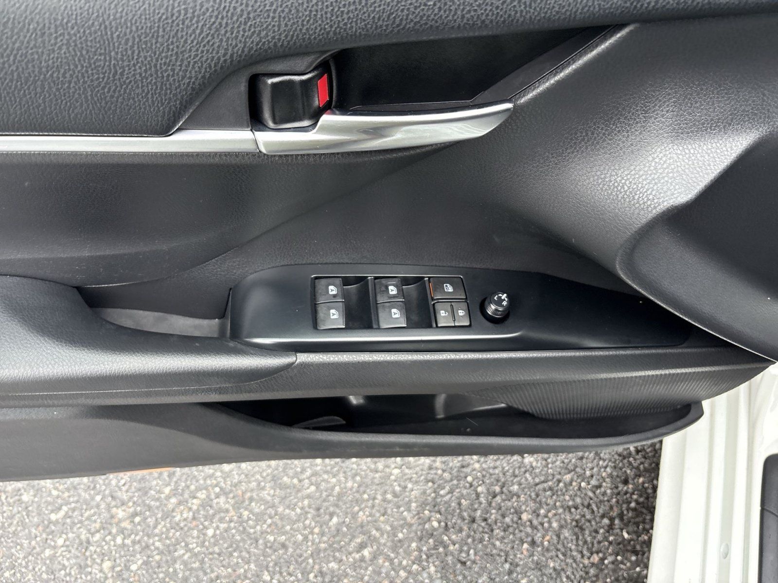 Used 2019 Toyota Camry LE w/ Convenience Package FWD image 15