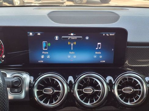 Used 2024 Mercedes-Benz GLB 250 image 21