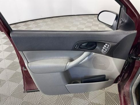 Used 2006 Ford Focus ZX4 Sedan image 7