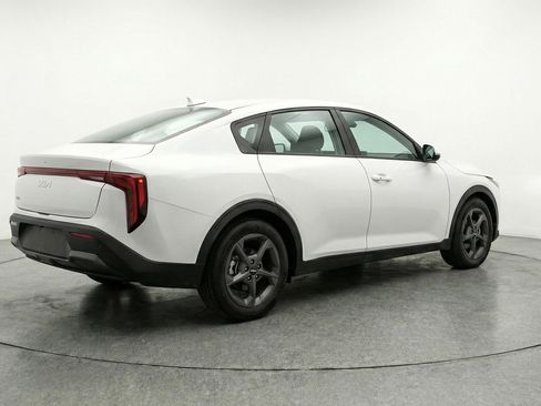 Used 2025 Kia K4 FWD image 9