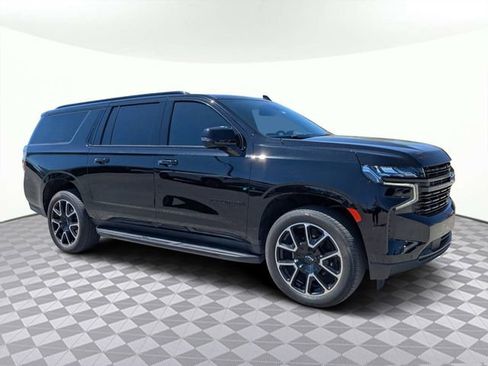 Used 2024 Chevrolet Suburban RST w/ Luxury Package image 2