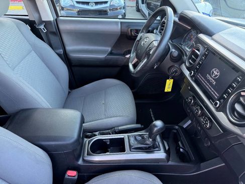 Used 2021 Toyota Tacoma SR5 w/ SR5 Appearance Package (SM) image 10