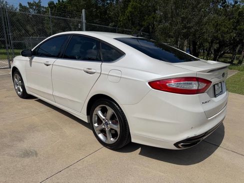 Used 2015 Ford Fusion SE FWD image 9