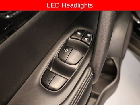 Used 2020 Nissan Rogue SL w/ Premium Package image 11