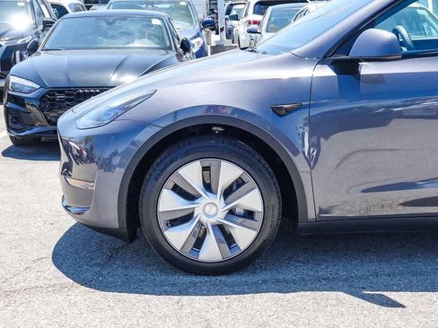 Used 2023 Tesla Model Y Long Range AWD/4WD image 9