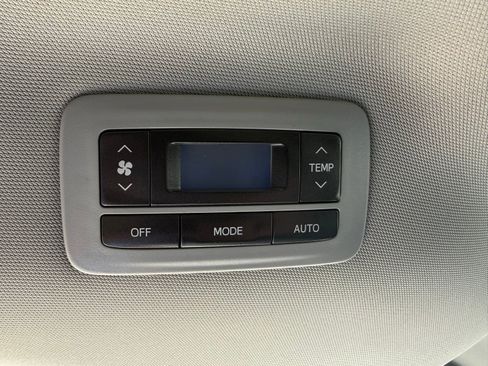 Used 2019 Toyota Sienna LE image 32