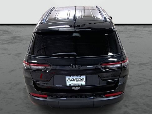 Used 2022 Jeep Grand Cherokee L Limited w/ Black Appearance Package AWD/4WD image 3