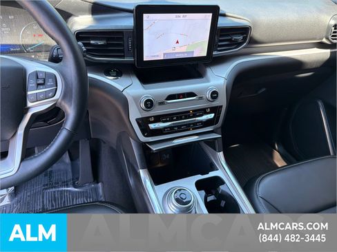 Used 2021 Ford Explorer XLT RWD image 34
