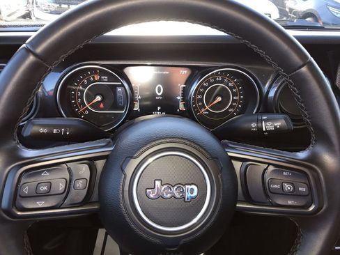 Used 2022 Jeep Gladiator Sport image 14