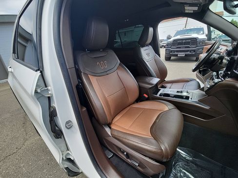 Used 2021 Ford Explorer King Ranch w/ Premium Technology Package RWD image 27