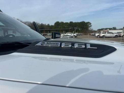 Used 2024 Chevrolet Silverado 2500 Custom image 34